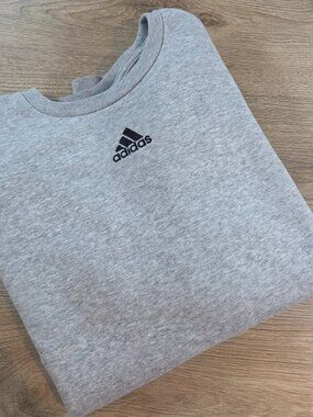 Adidas Boys Large 14/16 Grey Fleece Sweatshirt Crewneck Center Logo AA0484 EUC